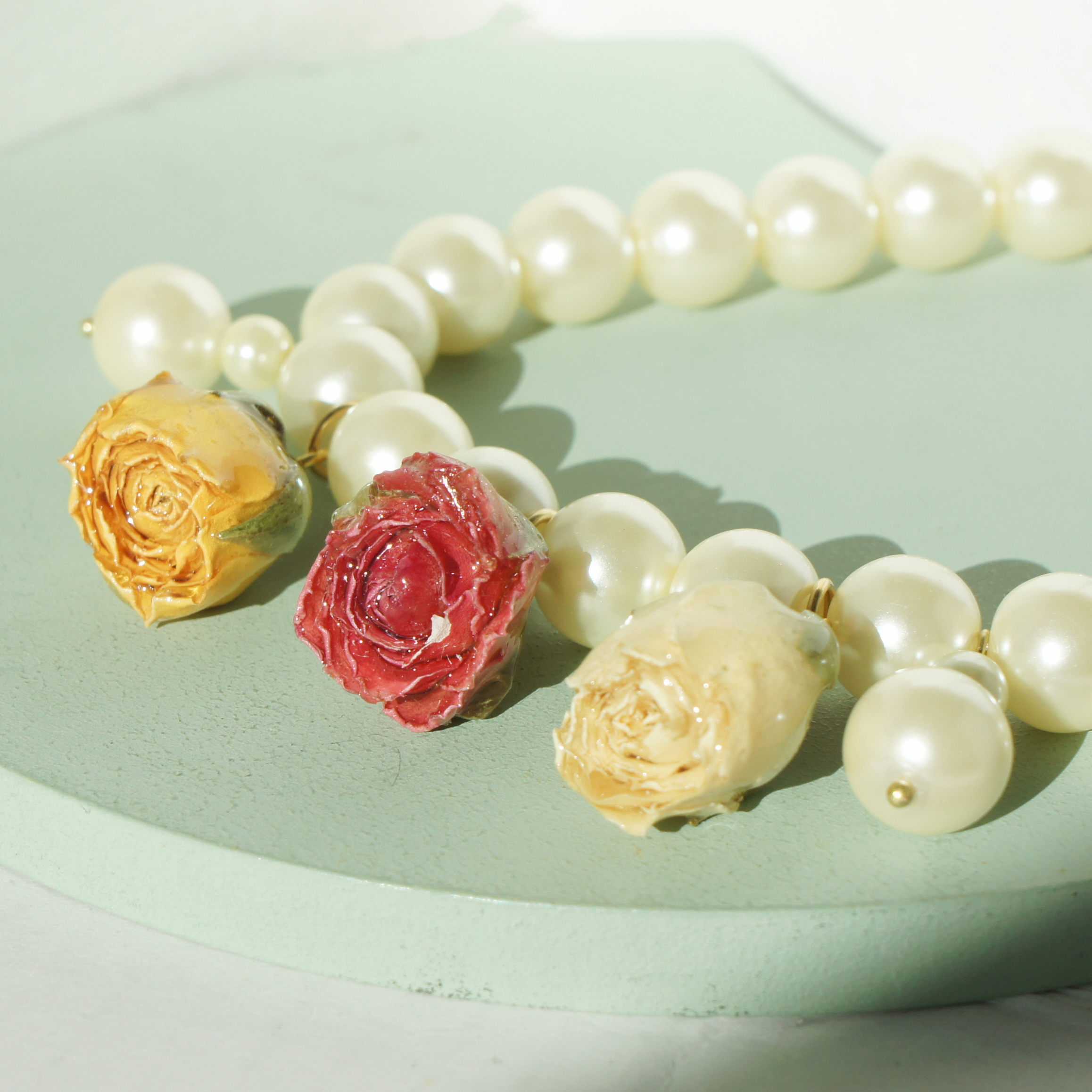 *REAL FLOWER* Queen Anne Jumbo Pearl Collar Necklace with Rosebuds