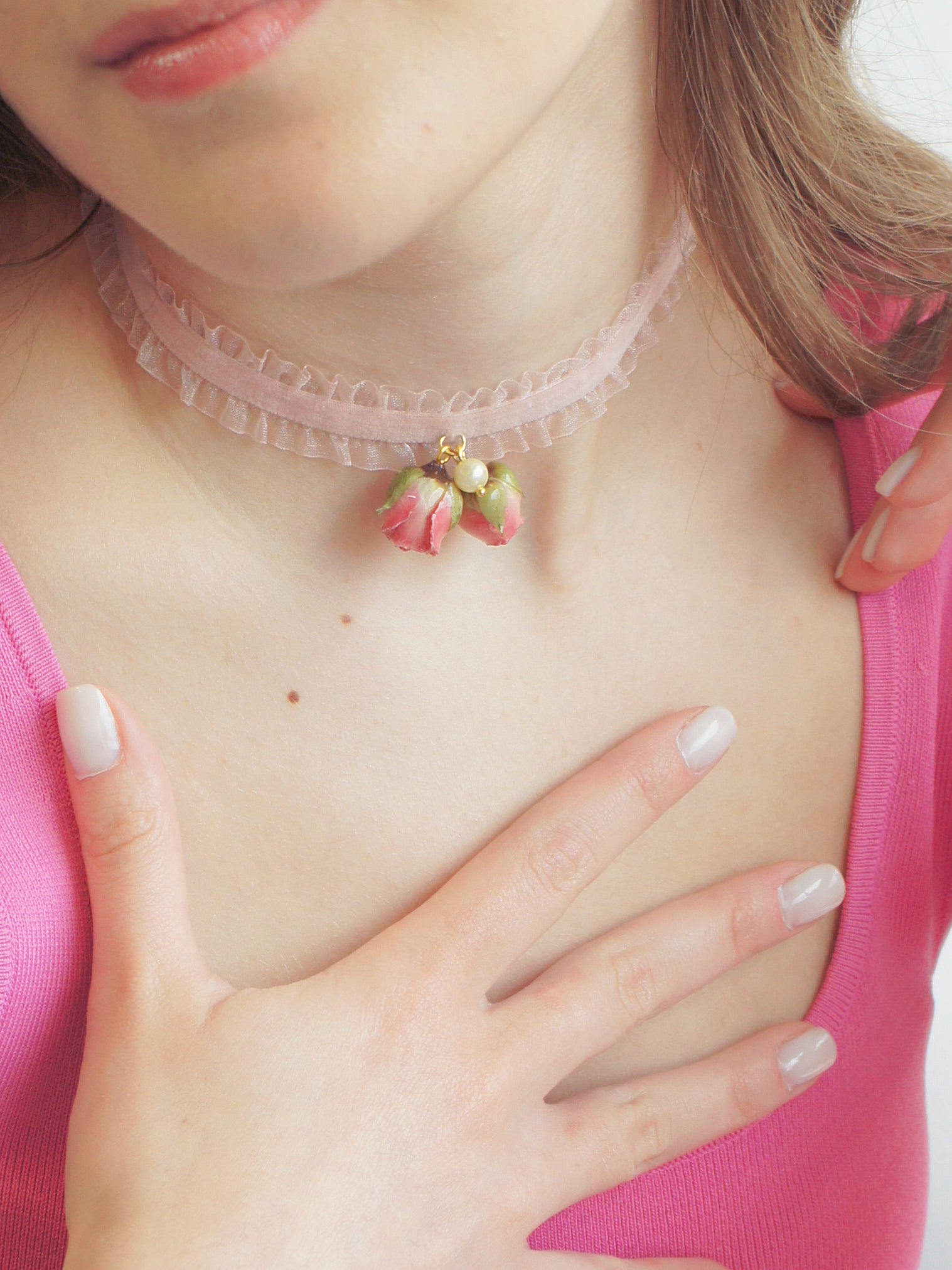 *REAL FLOWER* Bella Rosa Ruffled Tulle Velvet Ribbon Choker with Double Rosebuds and Freshwater Pearl