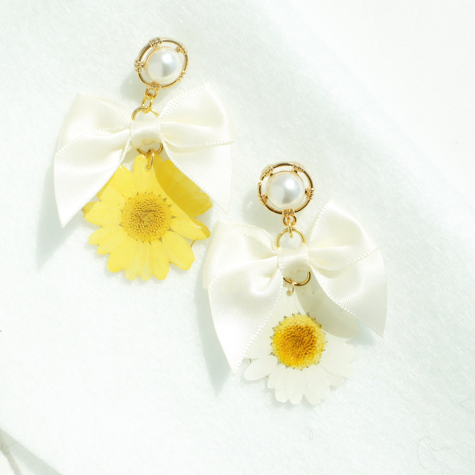 *REAL FLOWER* Daisy and Ribbon Bow Drop Earrings with Pearl Studs