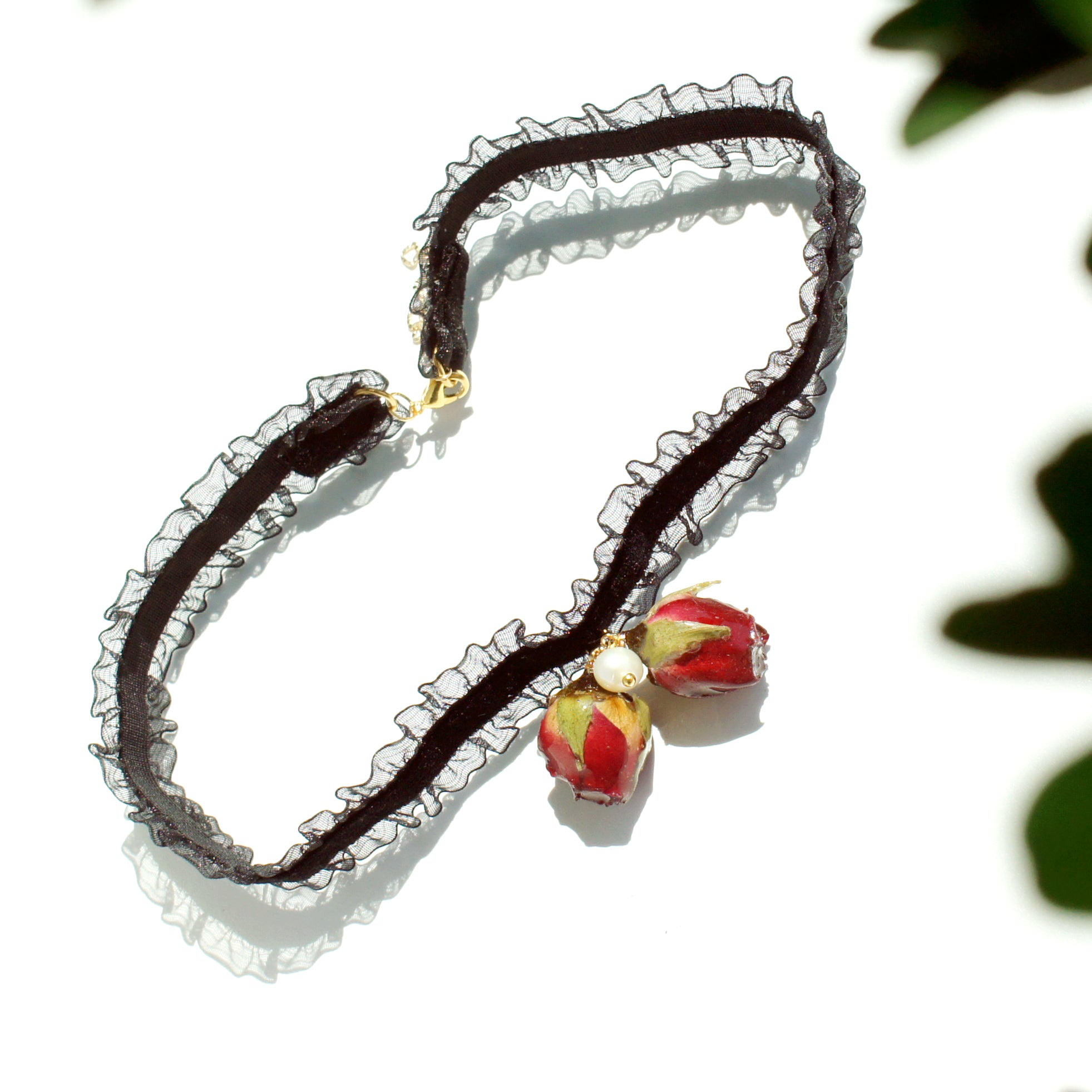 *REAL FLOWER* Grande Amore Double Rosebuds Raffled Tulle Ribbon Choker in Black