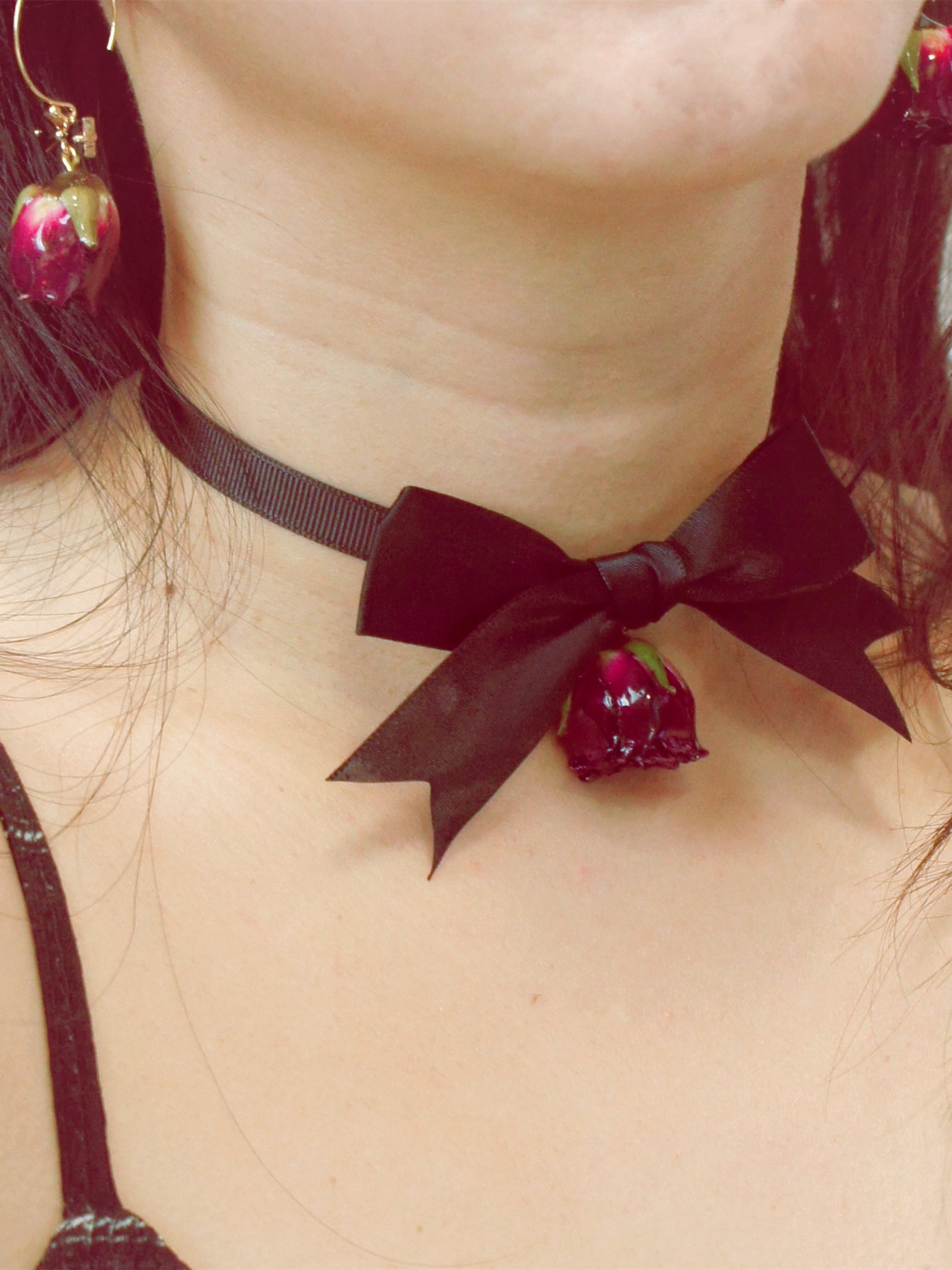 *REAL FLOWER* Grande Amore Rosebud and Satin Ribbon Bow Choker