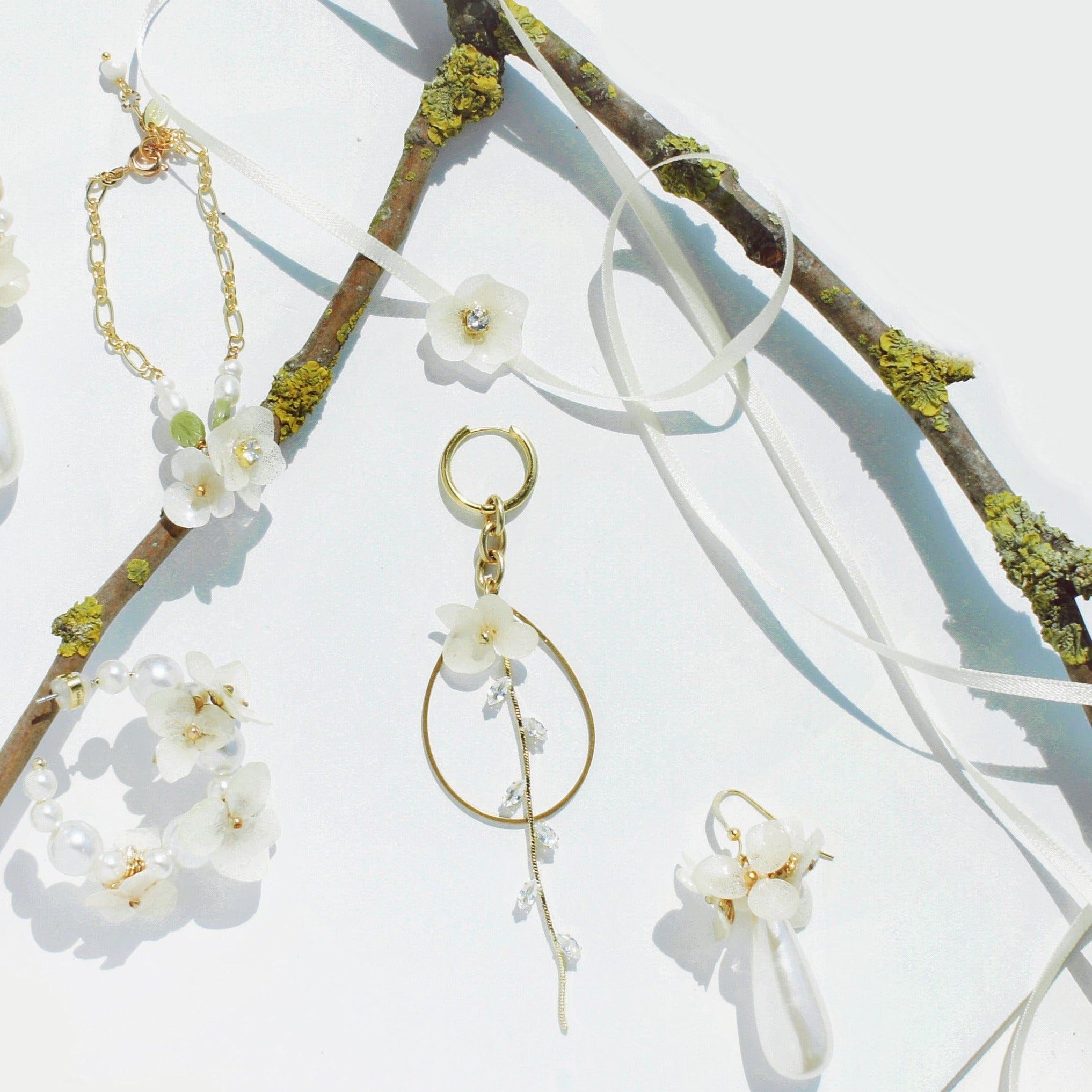 *REAL FLOWER* Verena Hydrangea Flower Single Hoop Earring with Crystal Leaves, Detachable