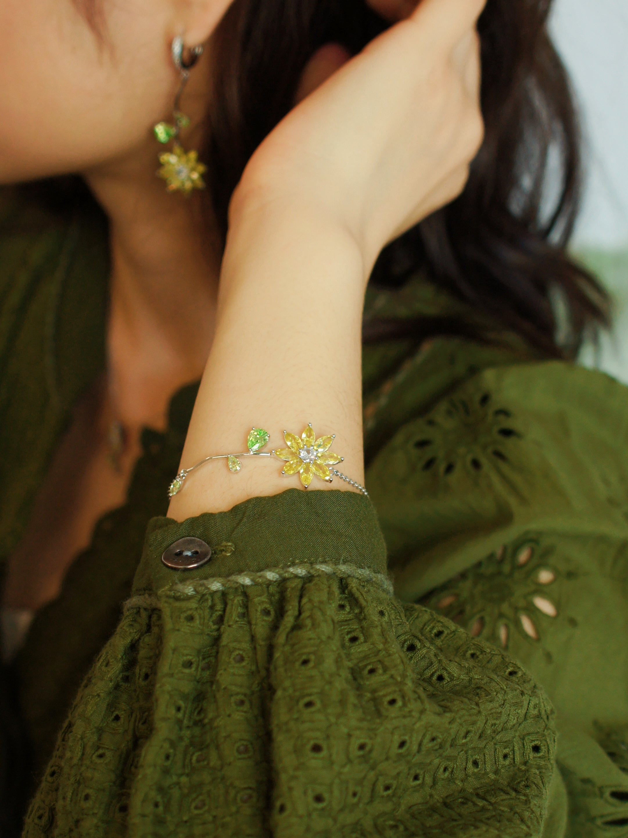 Garden Tales Crystal Daisy with Stem Bracelet, Sterling Silver