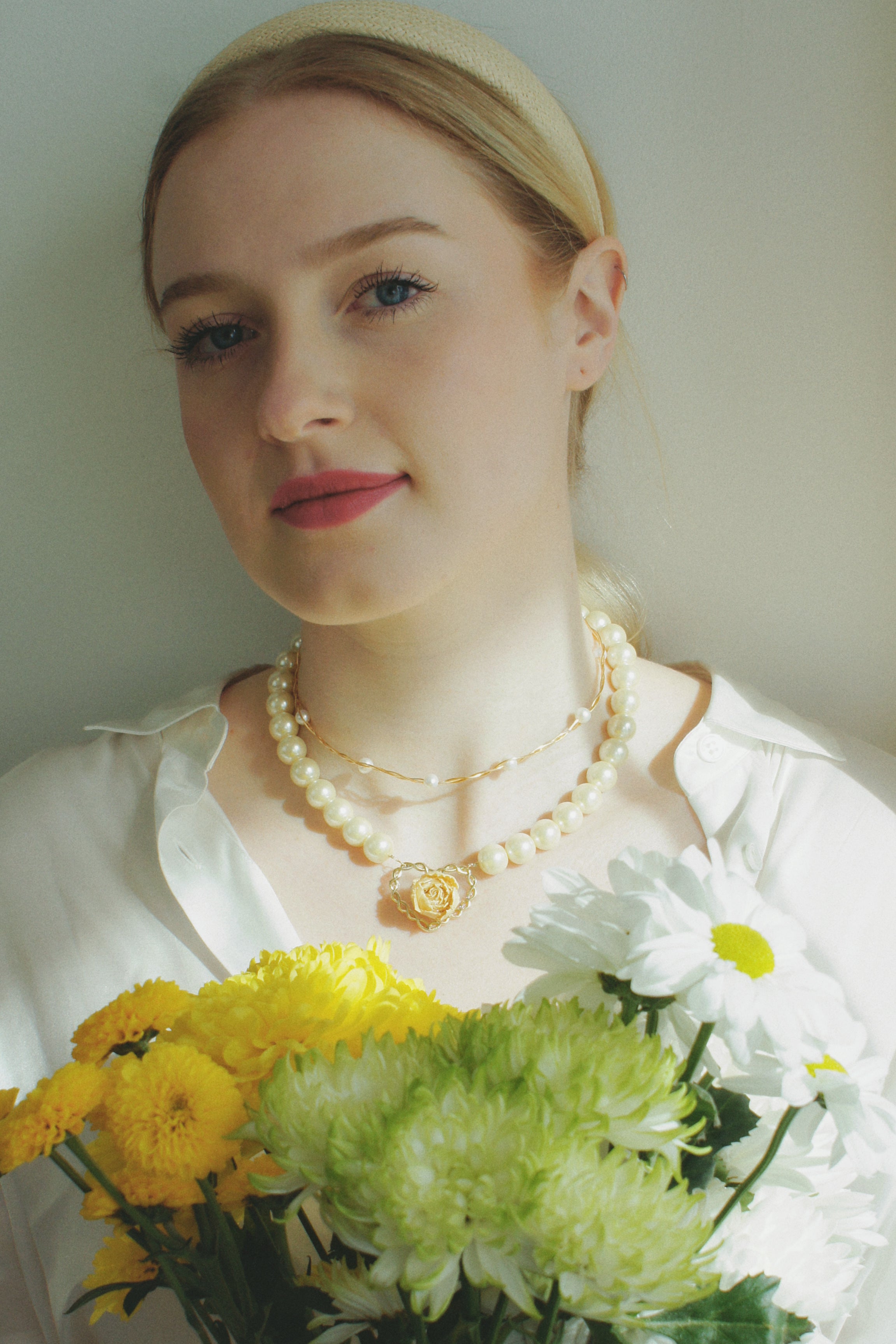 *REAL FLOWER* Rosa Blanca Pearl Necklace with Rosebud Pendant on Golden Rope Heart