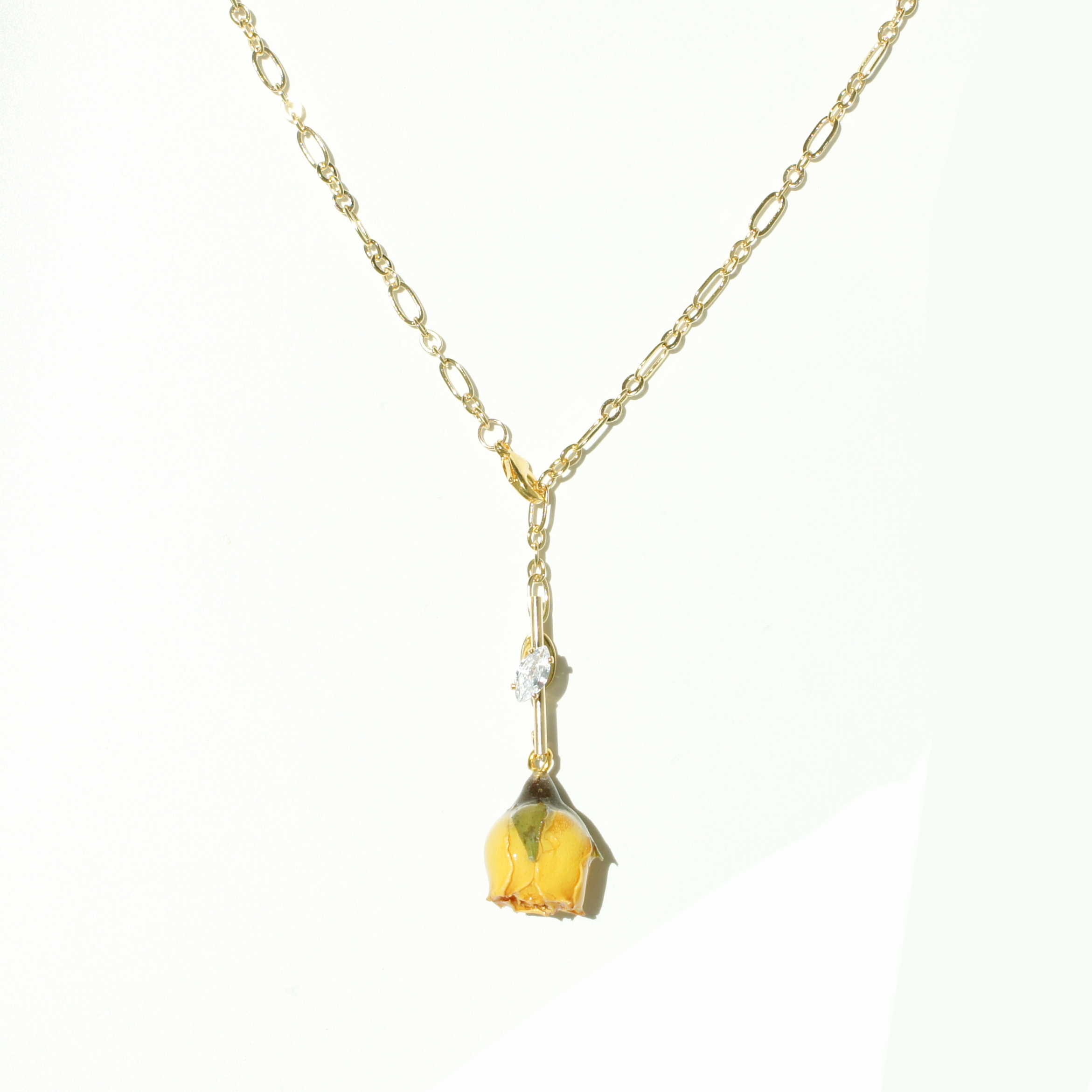 *REAL FLOWER* Rosa Brillante Rosebud Pendant Chain Necklace with Golden Stem and Crystal