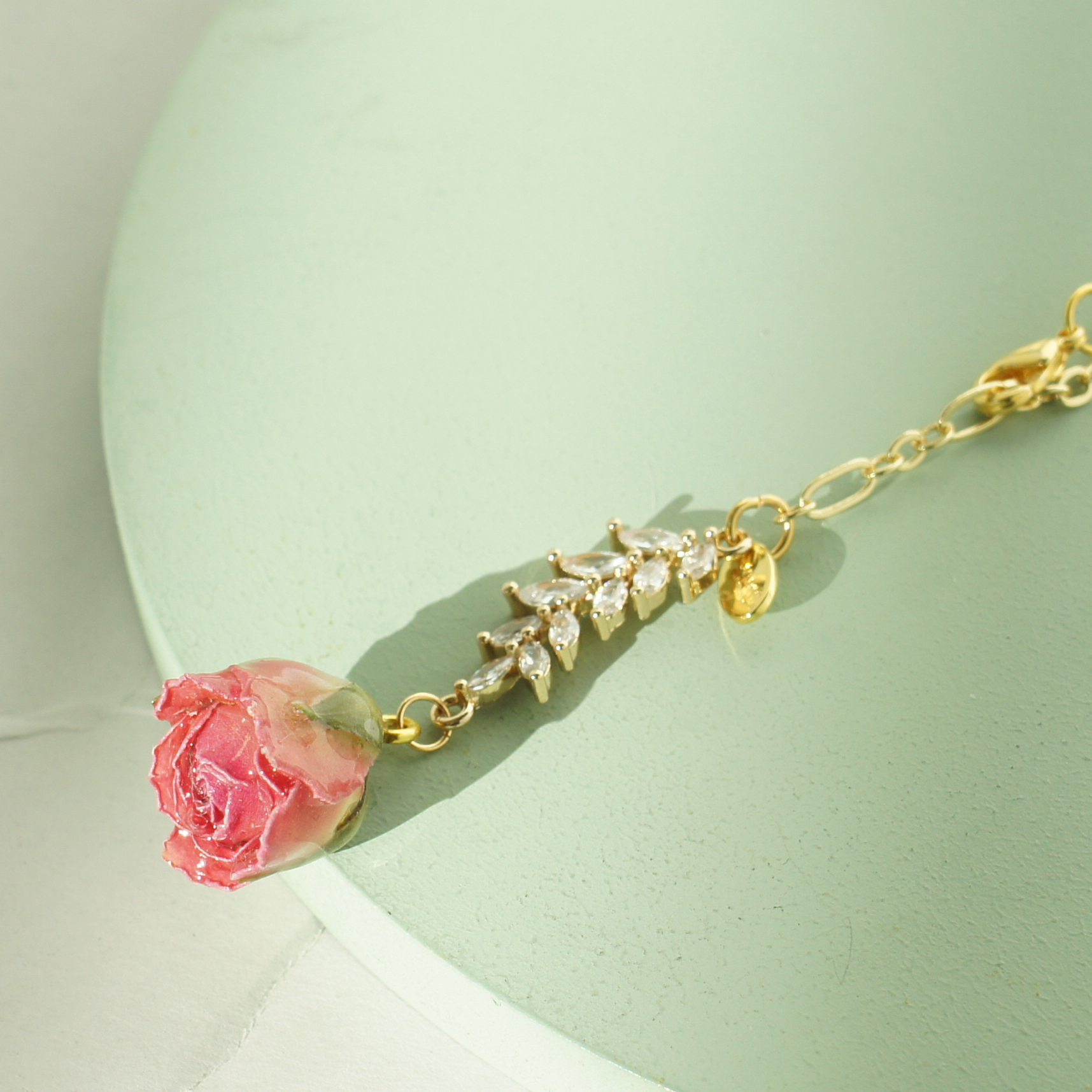 *REAL FLOWER* Rosa Brillante Rosebud Pendant Chain Necklace with Crystal Leaves