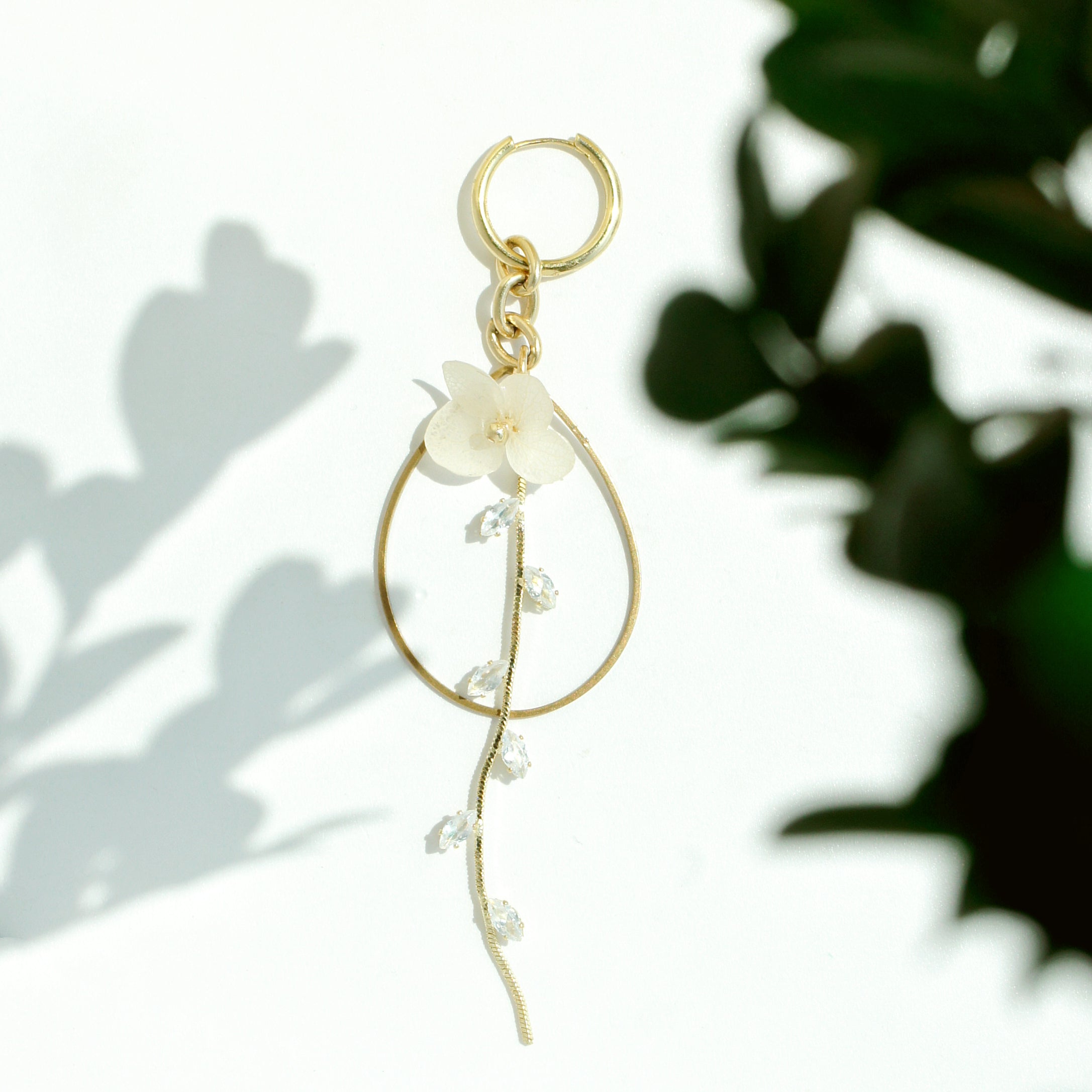 *REAL FLOWER* Verena Hydrangea Flower Single Hoop Earring with Crystal Leaves, Detachable