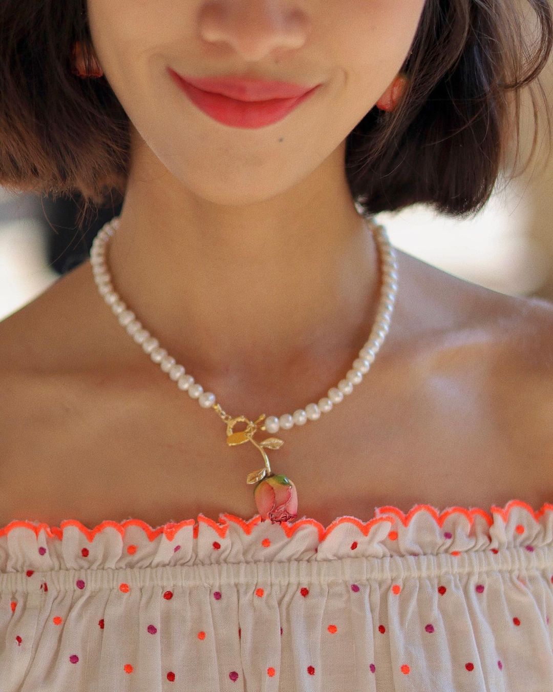 *REAL FLOWER* Bella Rosa Rosebud and Freshwater Pearl Necklace