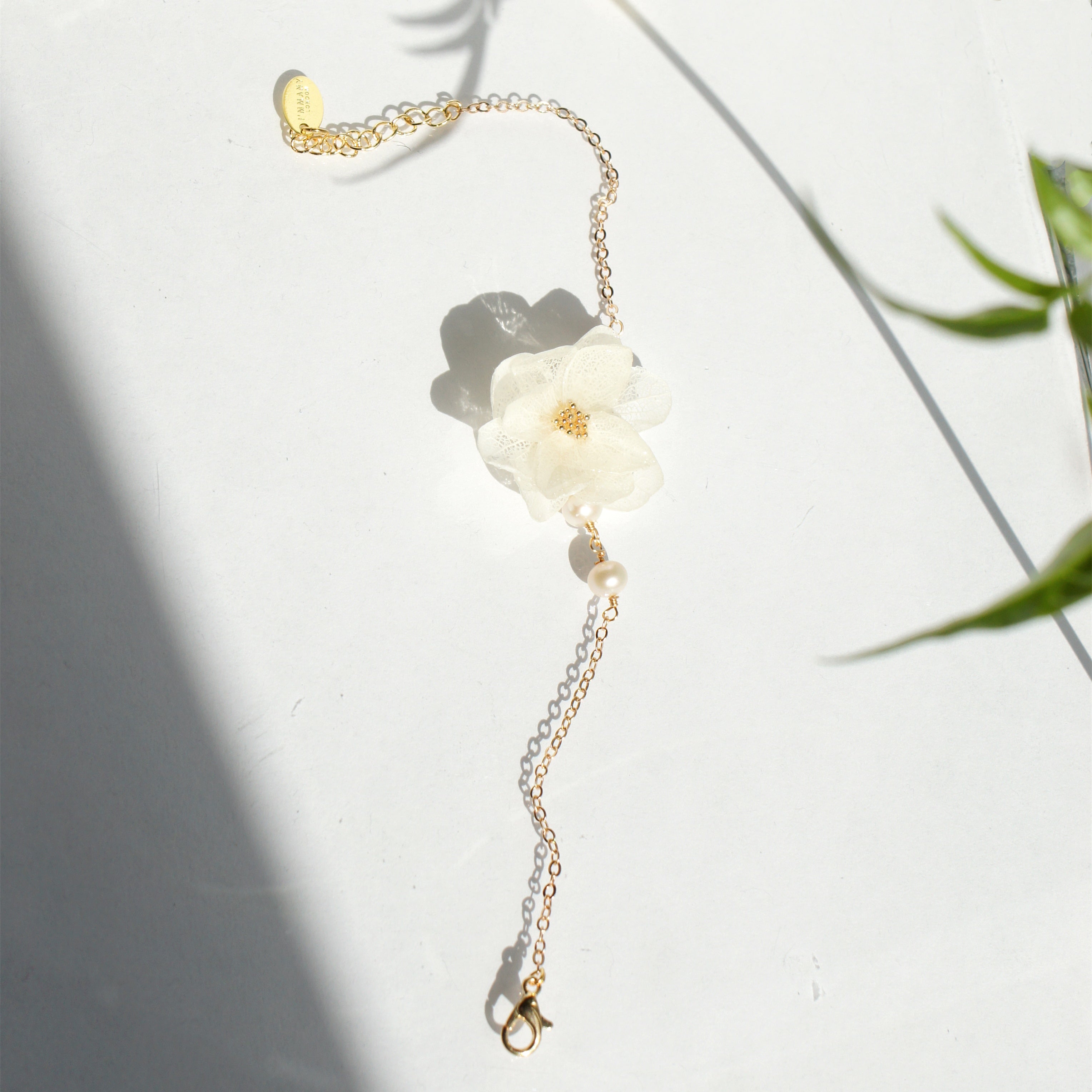 *REAL FLOWER* Annabelle Hydrangea and Freshwater Pearl Bracelet