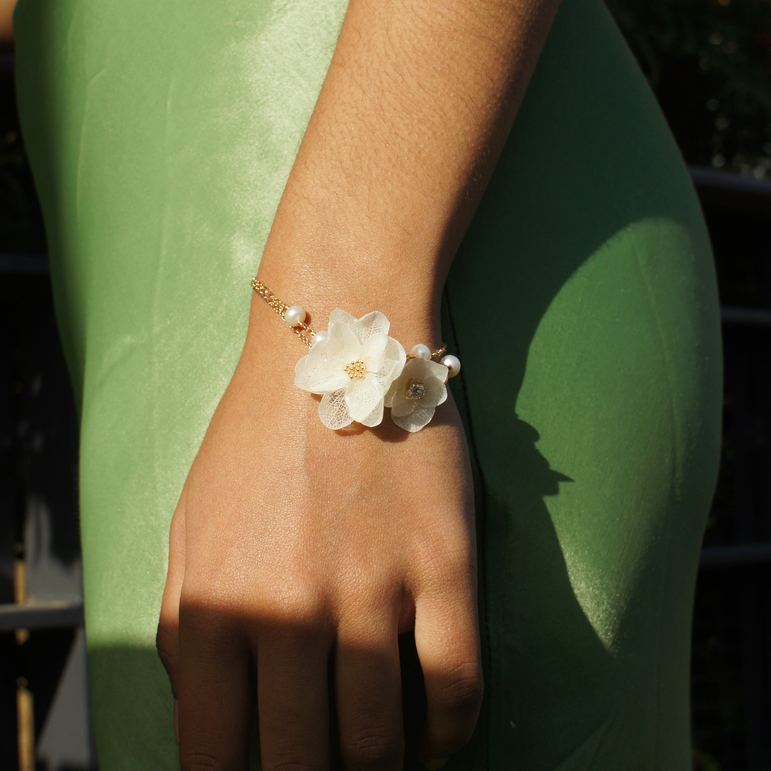 *REAL FLOWER* Annabelle Hydrangea and Freshwater Pearl Bracelet