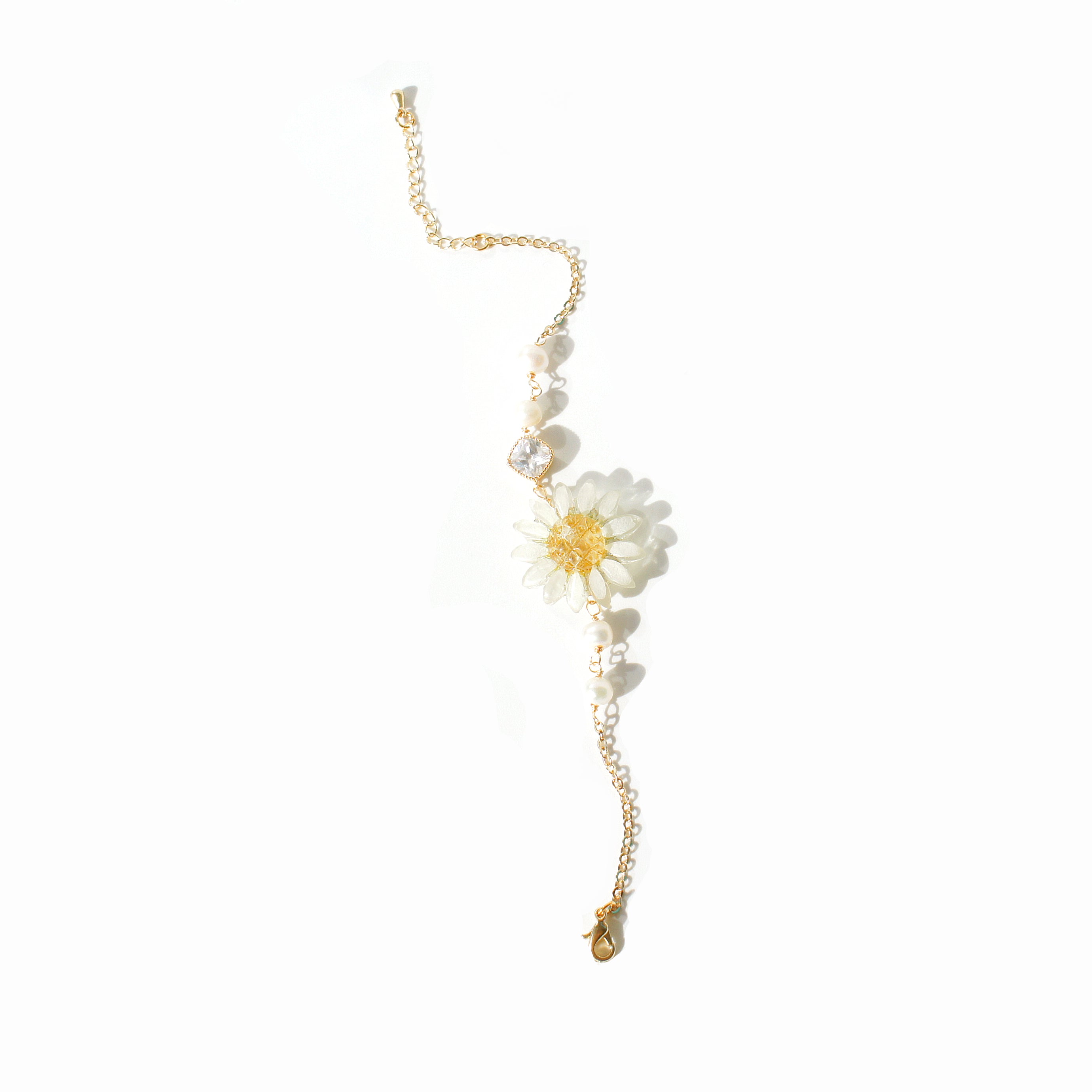 *REAL FLOWER* Reborn White Daisy Bracelet, Freshwater Pearls & Gold-plated