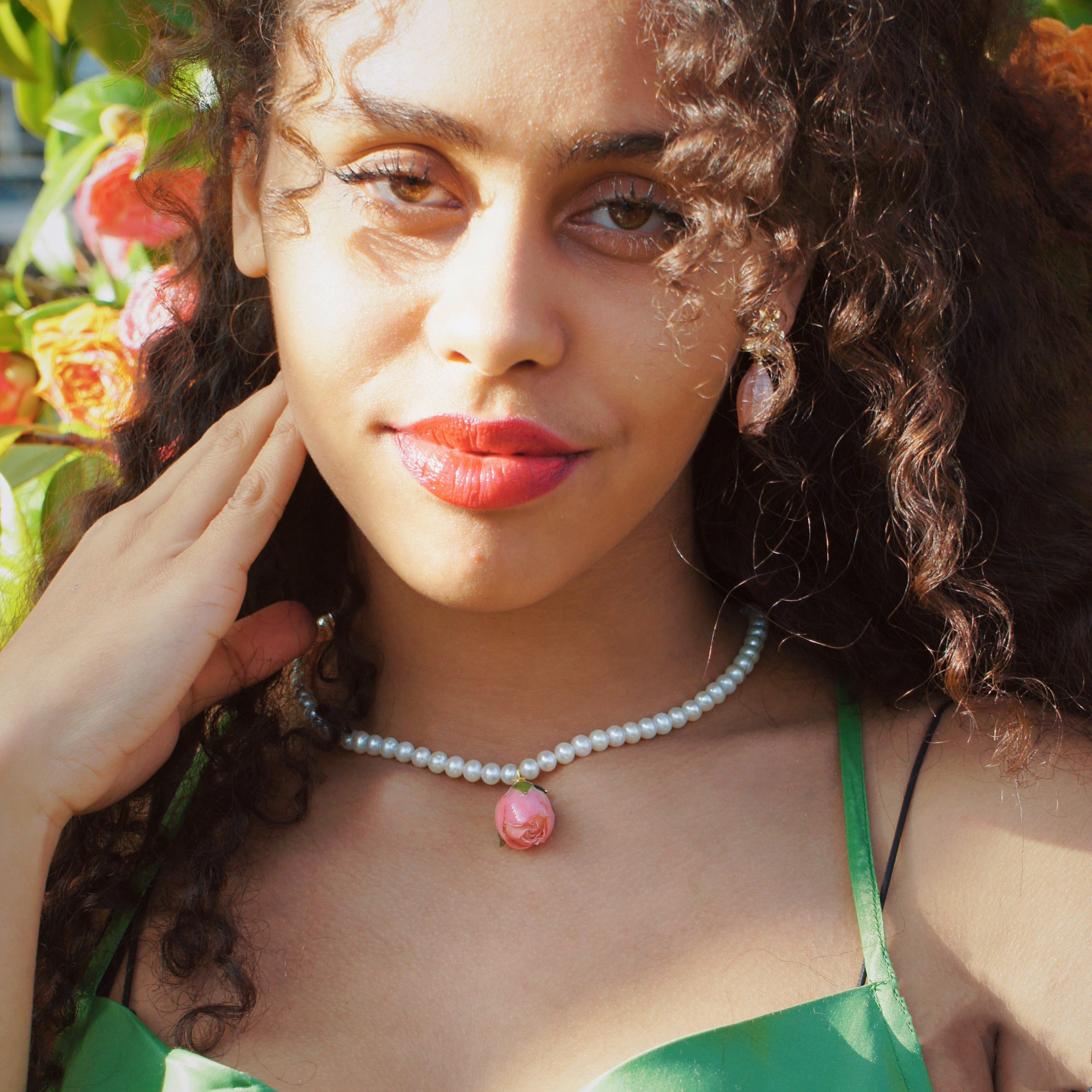 *REAL FLOWER* Bella Rosa Rosebud and Freshwater Pearl Necklace with Green Crystal