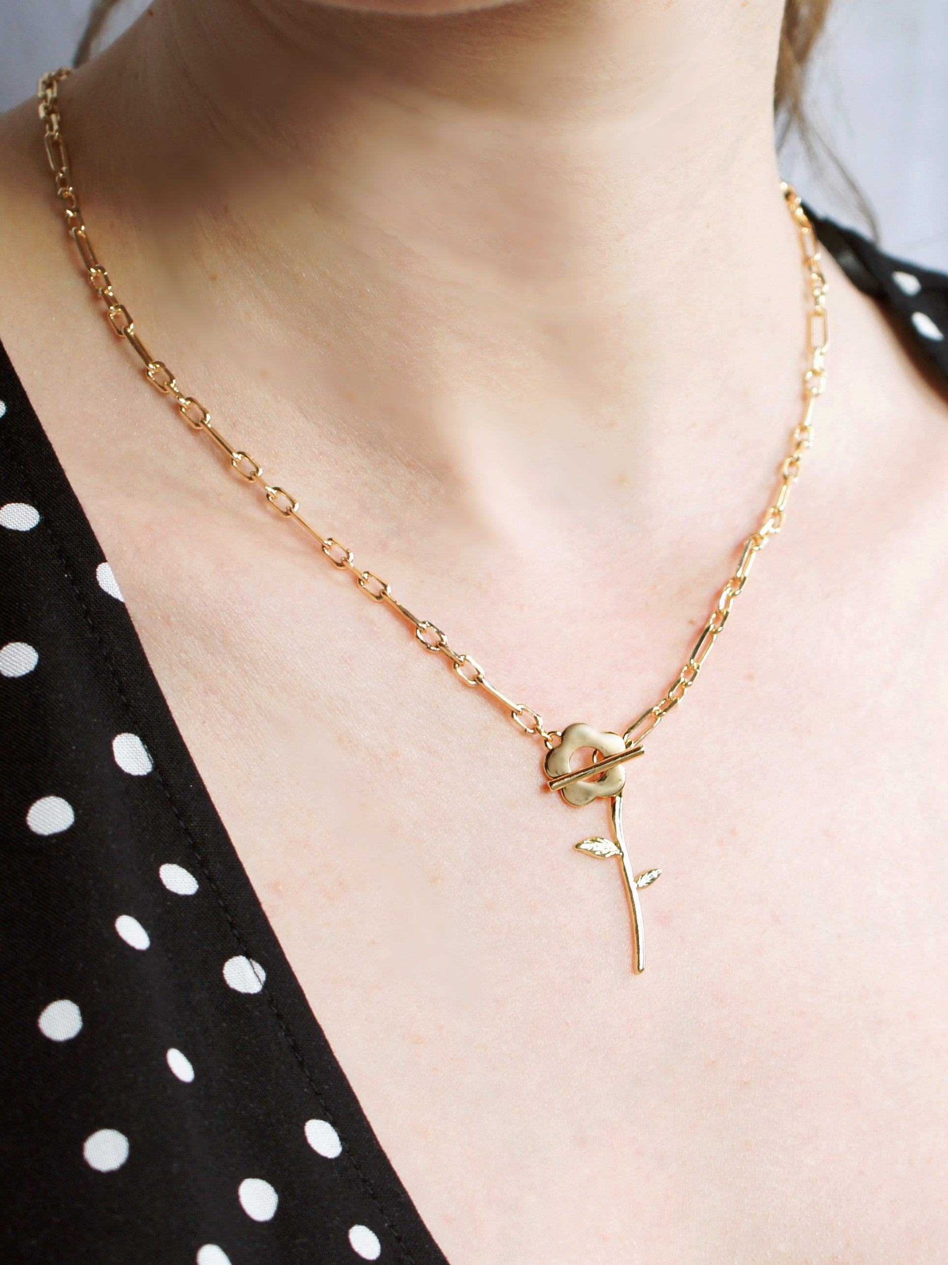 Daisy with Stem T-Bar Chain Necklace