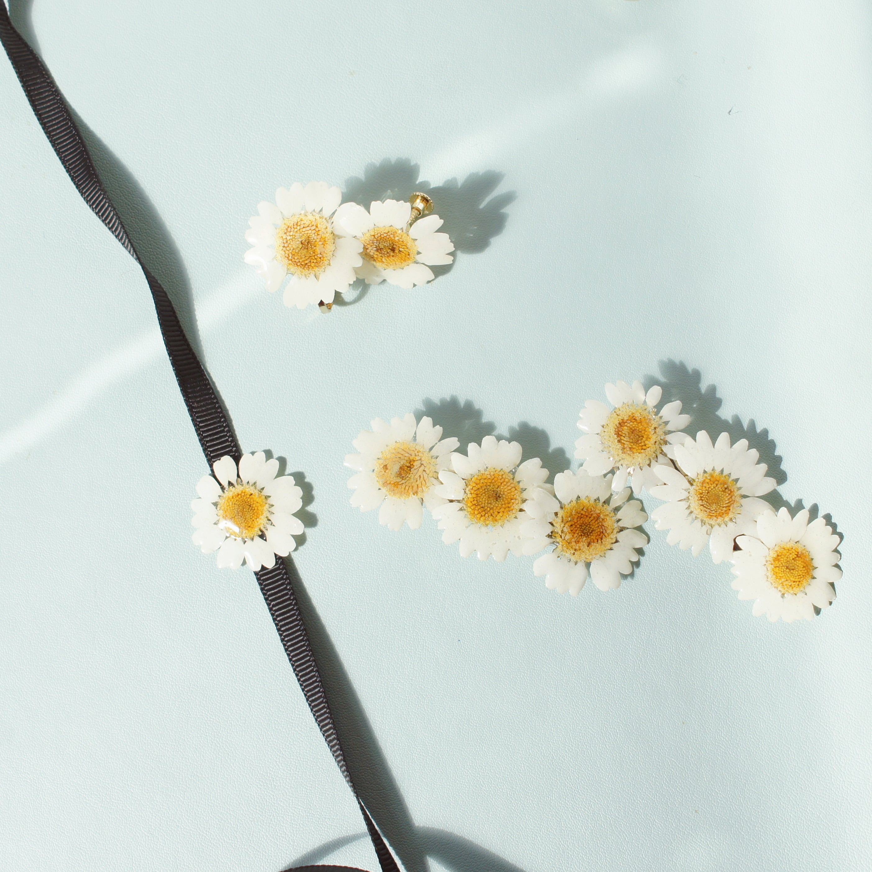 *REAL FLOWER* White Daisy Hair Clip