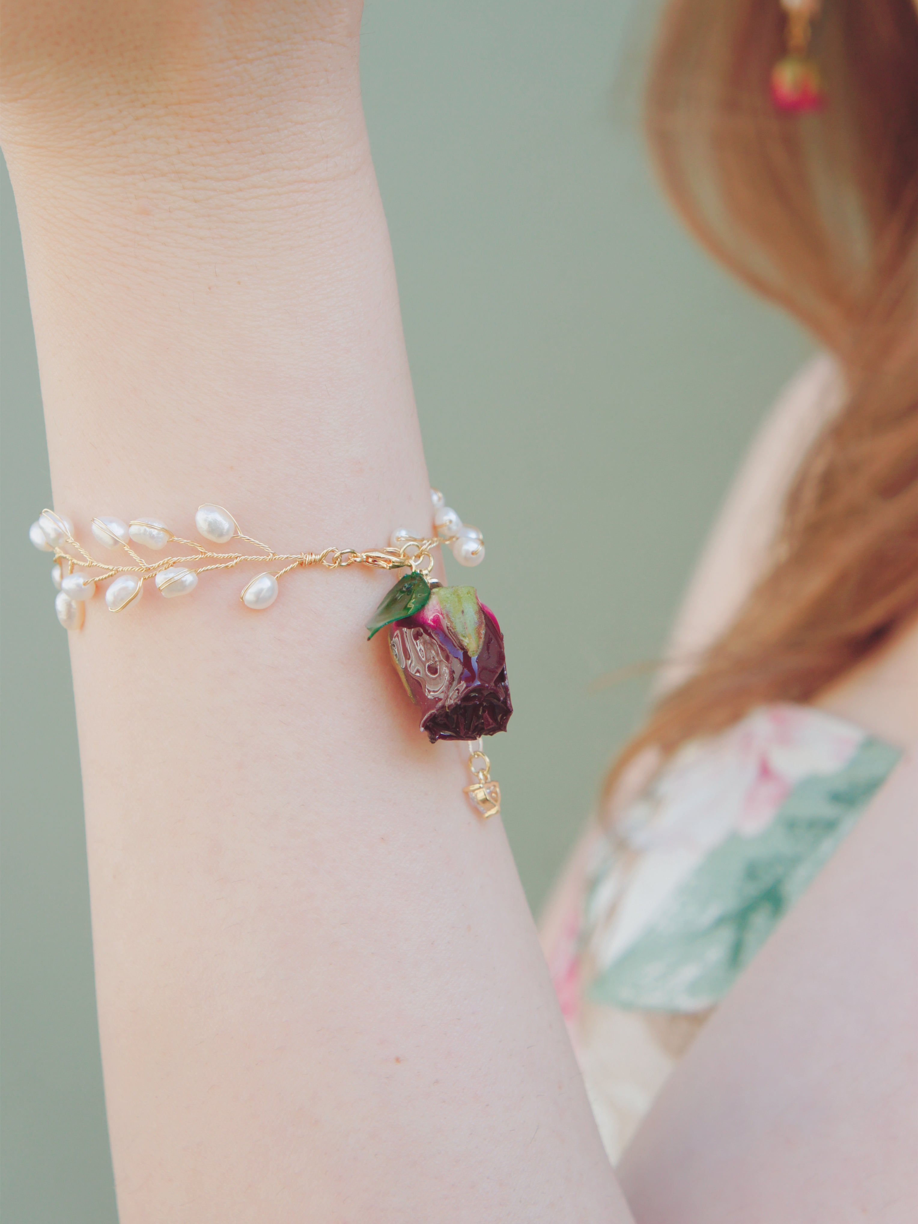 *REAL FLOWER* Grande Amore Freshwater Pearl Bracelet with Rosebud Charm