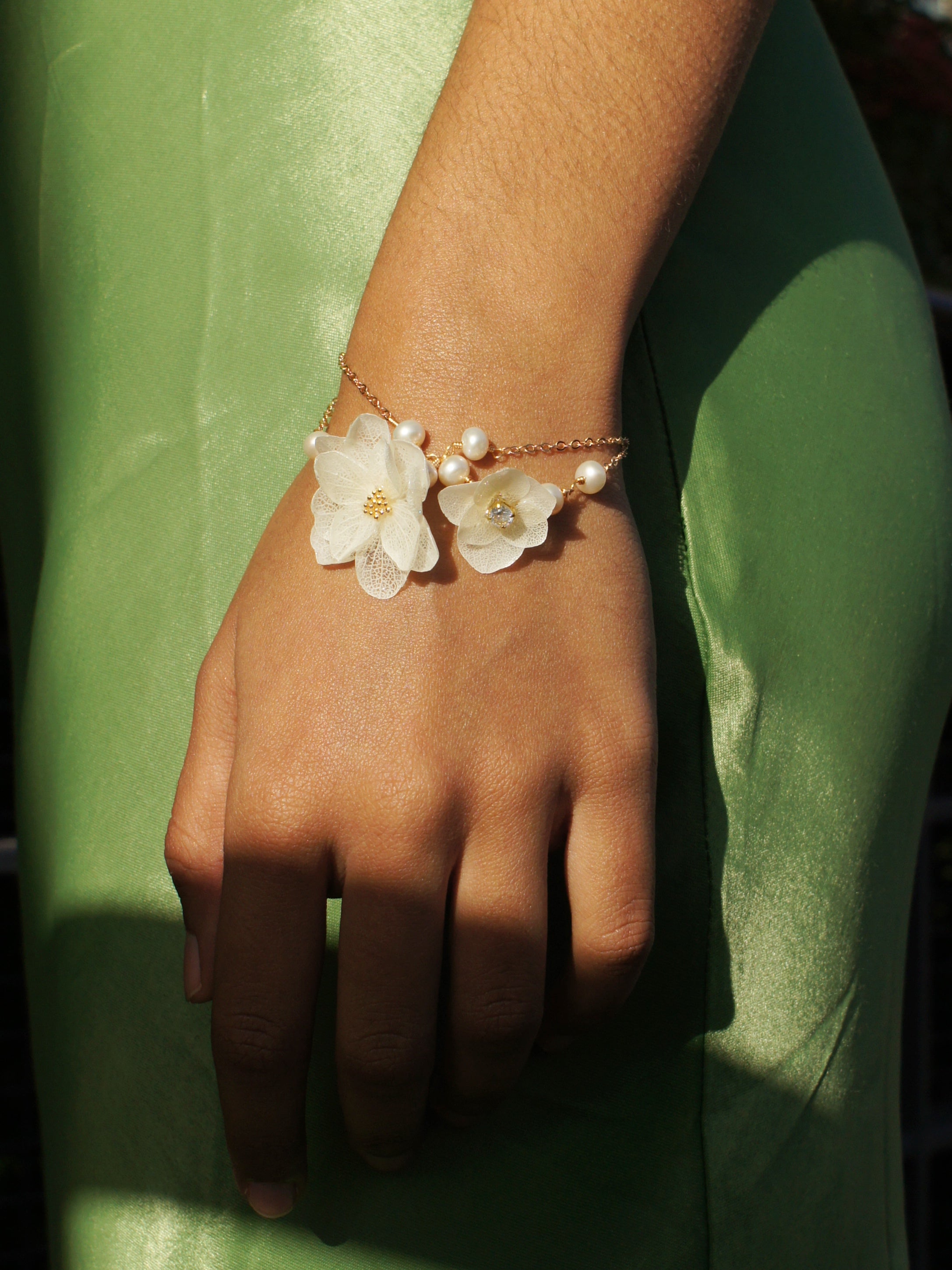 *REAL FLOWER* Verena Hydrangea and Freshwater Pearl Bracelet