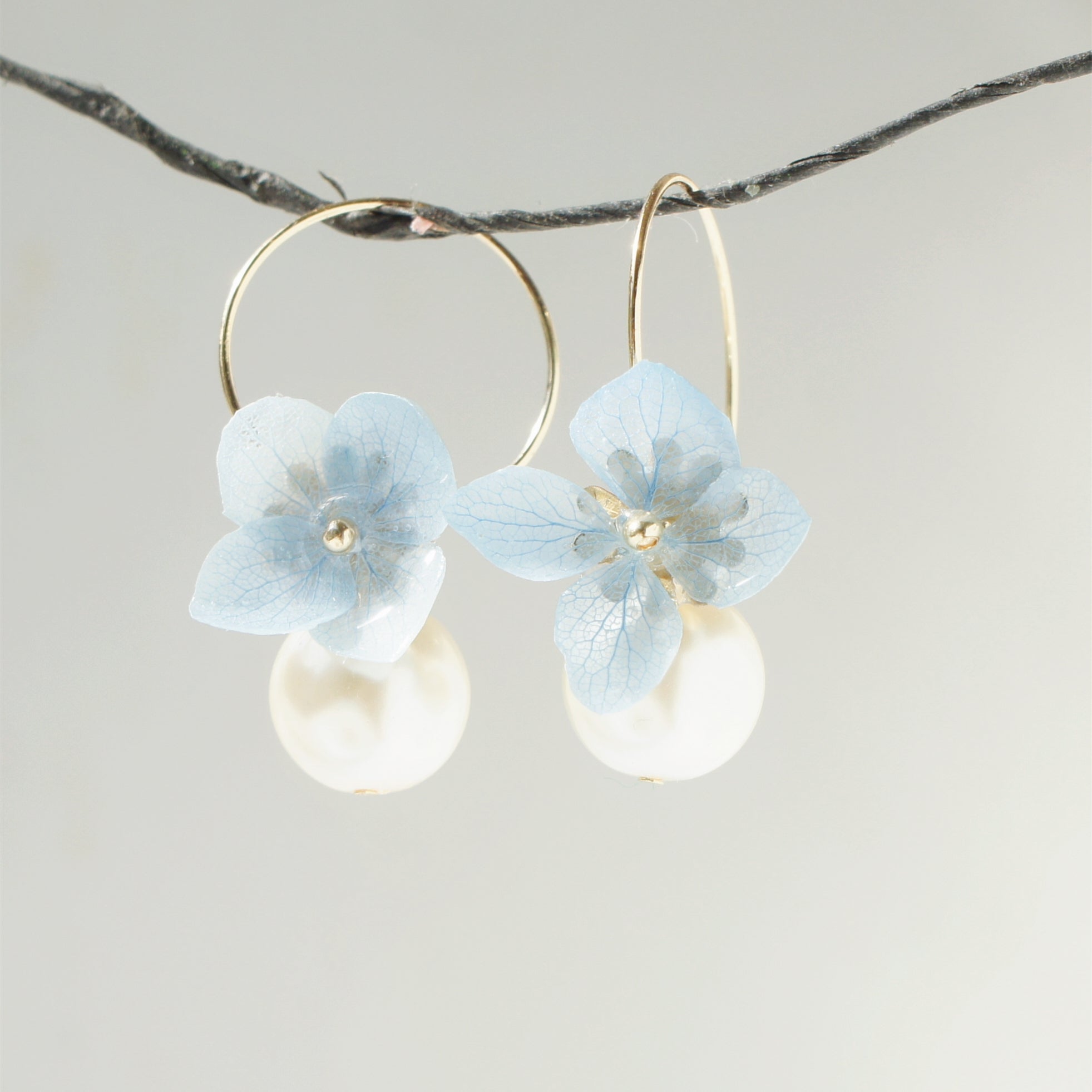 *REAL FLOWER* Libelle Hydrangea and Pearl Drop Earrings