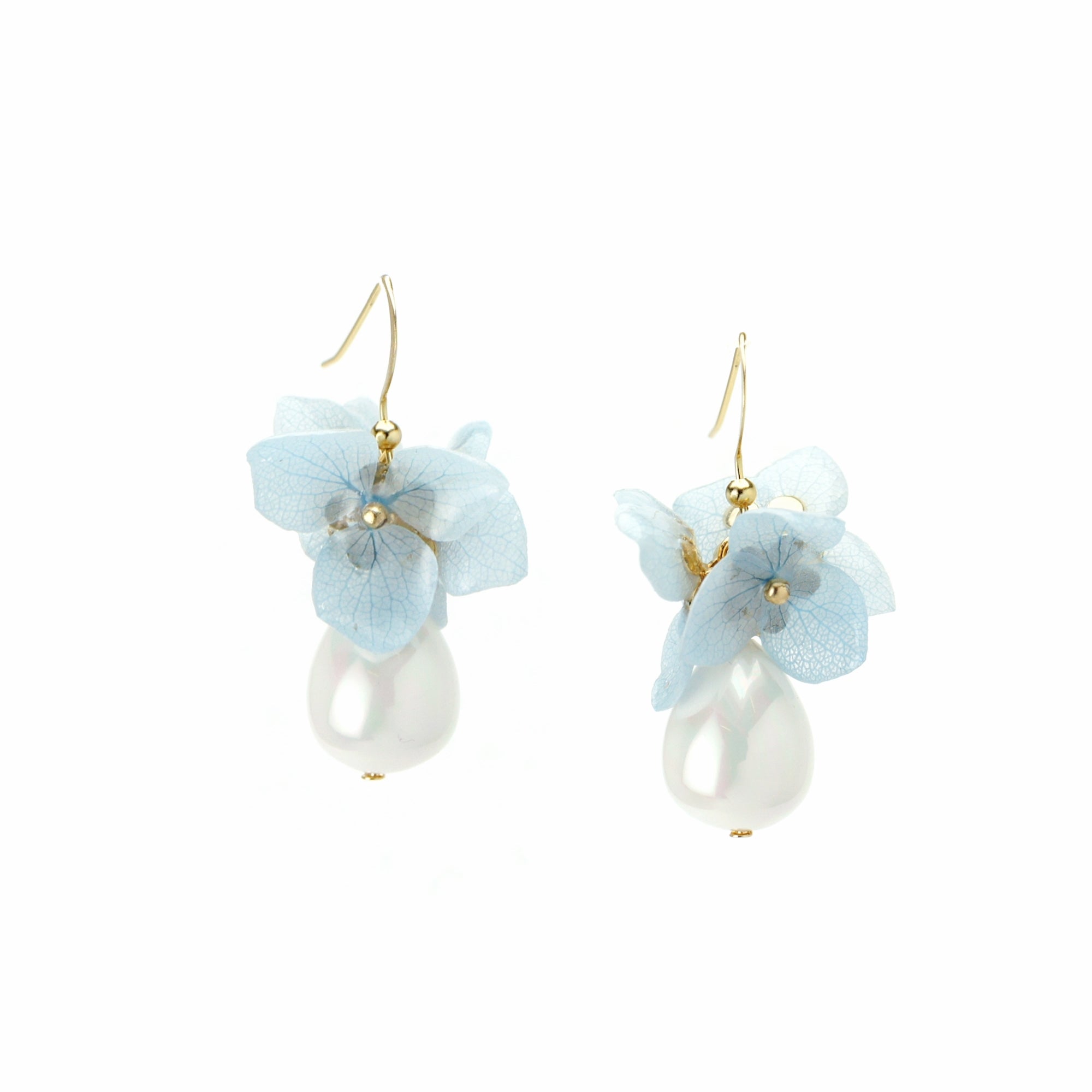 *REAL FLOWER* Libelle Hydrangea Flower and Teardrop Pearl Earrings