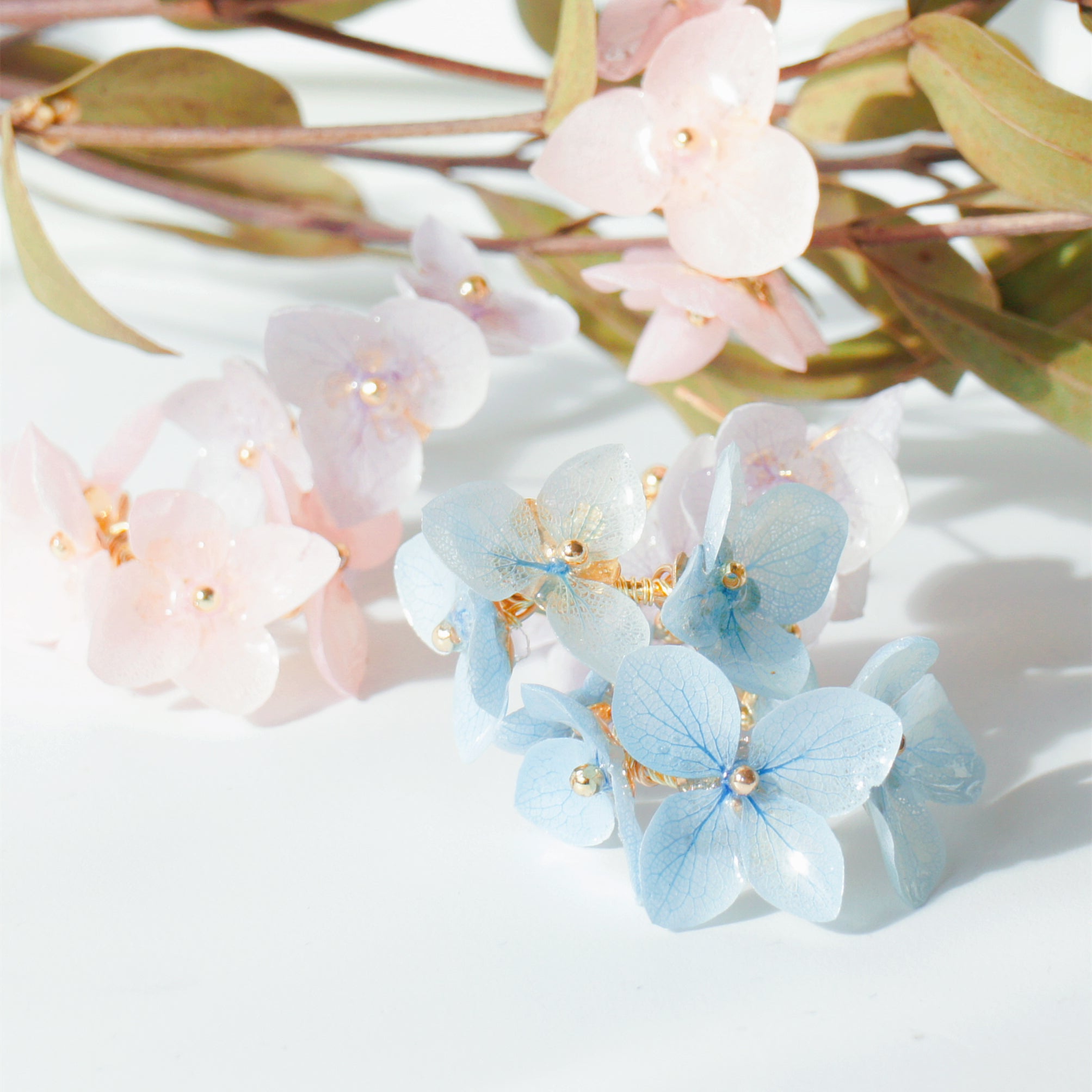 *REAL FLOWER* Libelle Hydrangea Hoop Earrings