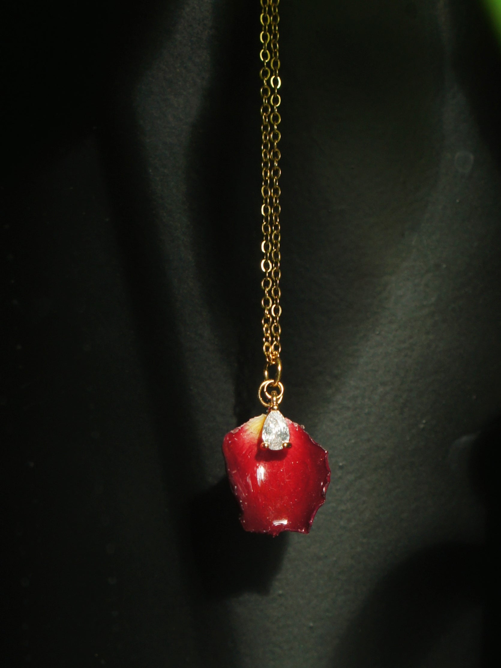 *REAL FLOWER* Grande Amore Rose Petal and Crystal Pendant Necklace