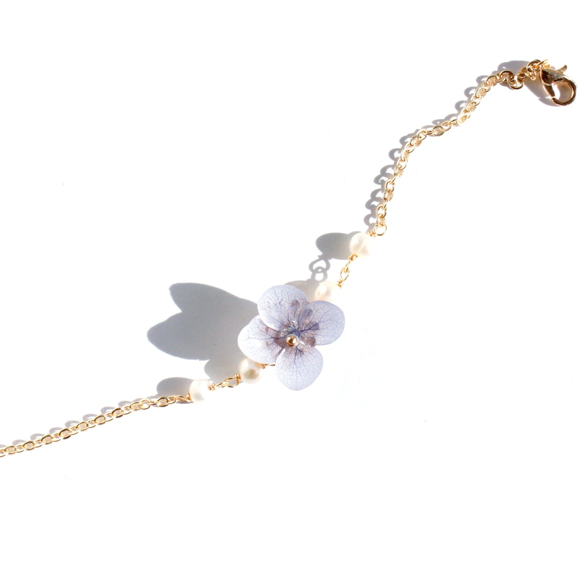 *REAL FLOWER* Libelle Hydrangea Flower and Freshwater Pearl Bracelet
