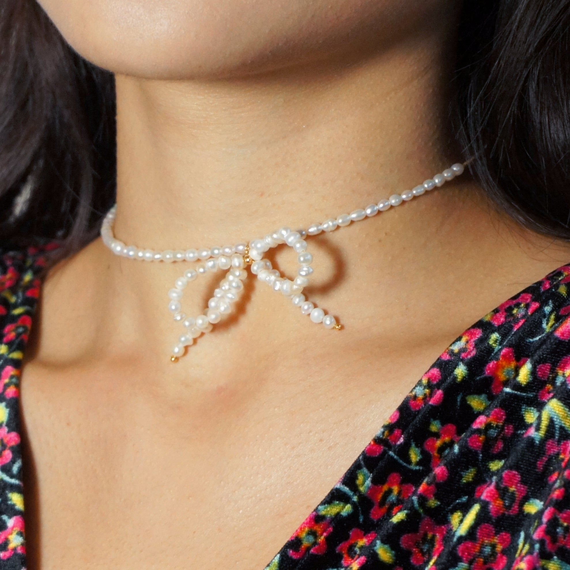 Freshwater Pearl Choker with Single Pearl Bow